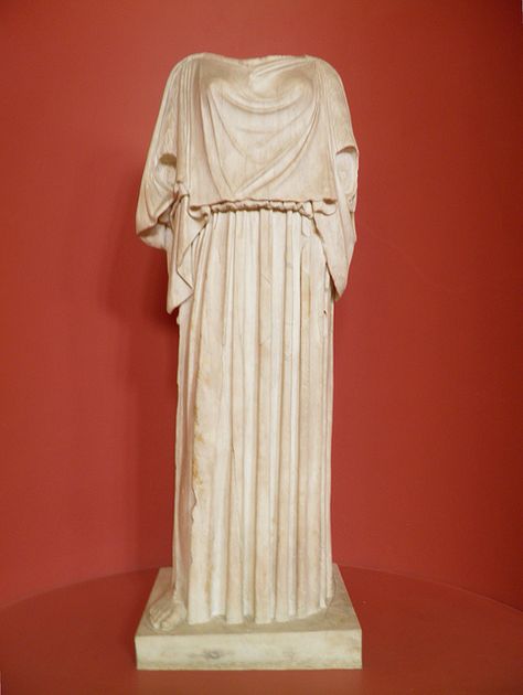 peplos | Statue of Artemis wearing the peplos, Roman copy after a Greek bronze ... Peplos Greek, Greek Peplos, Peplos Dress, Ancient Greek Clothing, Viking Apron Dress, Historical Gowns, Pink Closet, Ashmolean Museum, Greek Costume