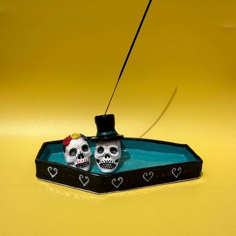 This handmade Catrina Incense Holder is inspired by Day of the Dead traditions and features a stylish skull couple and a vibrant turquoise coffin base, it’s perfect for relaxation, meditation, or as a bold decor piece. Swipe left to see more photos >> #fullmoonmagic #lanternfestival #diadelosmuertosart #catrina #catrinaskull #skullart #ceramicskull #coffinshape #caveiramexicana #mexicanarts #etsystore #instagramoftheweek #lovekillspottery #ceramiclovers #potteryoftheday Skull Couple, Bold Decor, Lantern Festival, Relaxation Meditation, Incense Holder, Skull Art, Day Of The Dead, The Dead, Incense