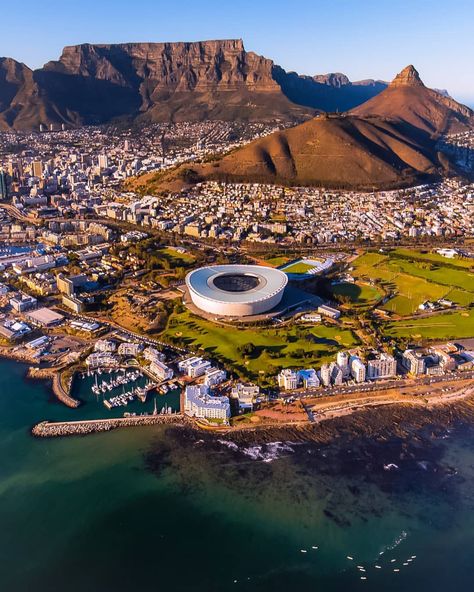 Cape TownSouth Africa #city #cities #buildings #photography Cape Town South Africa Photography, Cape Town Africa, Africa City, Africa Architecture, Ghana Culture, Table Mountain Cape Town, Dubai Holidays, Weather App, Buildings Photography