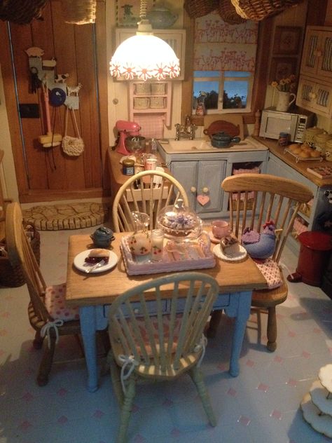 my own dollhouse kitchen Kitchen Miniature, Doll House Kitchen, Dollhouse Diy, Oh Honey, Doll House Plans, Mini Doll House, Doll House Crafts, Dolls House Interiors, Miniature Rooms