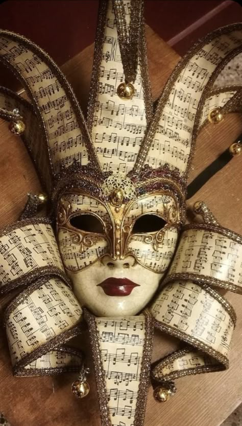 Venetian Costumes Carnival Of Venice, Mascerade Masks, Masquerade Mask Aesthetic, Black And White Masquerade Party, White Masquerade Party, Venetian Jester, Venetian Masks Art, Venetian Costumes, Jester Mask