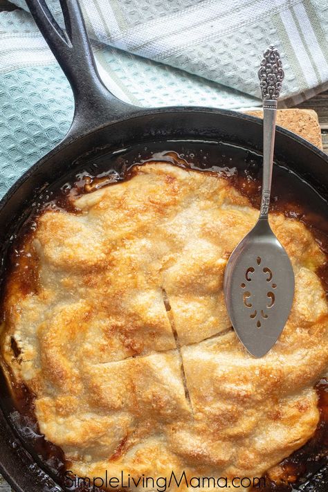 Cast Iron Recipes Dinner, Easy Apple Pie Recipe, Skillet Apple Pie, Skillet Desserts, Apple Pie Recipe Homemade, Apple Pie Recipe Easy, Dutch Apple Pie, Homemade Apple Pie, Iron Skillet Recipes