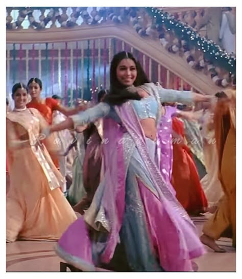 Rani Mukherjee Lehenga, 90s Bollywood Lehenga, 2000s Indian Fashion, Rani Mukherjee 90s Outfit, Kay Core, 90s Bollywood Fashion, Desi Vibes, Rani Mukherjee, Bridesmaid Saree