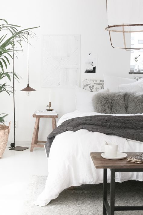 Grey bedroom Grey And Silver Bedroom, Scandinavian Bedroom Decor, Scandinavian Design Bedroom, Silver Bedroom, Bedroom Design Trends, Minimalist Dekor, Bedroom Trends, Ideas Hogar, Remodel Bedroom