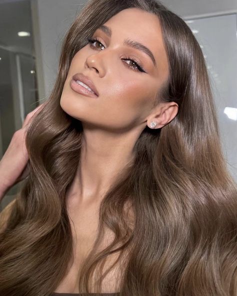 Light Brown Hair Kylie Jenner, Neutral Golden Brown Hair, Hair Colours For Green Eyes, Brunette Hair Hazel Eyes, Dark Hair And Hazel Eyes, Dark Eyebrows Light Hair, Hair Color Hazel Eyes, Golden Brunette Balayage, Brunette Hair Medium