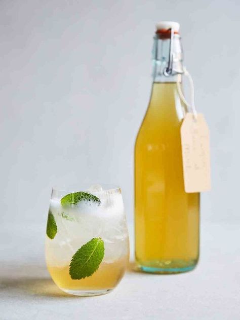 Springtime cordial | Jamie Oliver pie recipes How To Make Cocktails, Manhattan Recipe, Cordial Recipe, Honey Drink, Fakeaway Recipes, Bread Dough Recipe, Make Cocktails, Homestead Recipes, Juice Smoothies Recipes