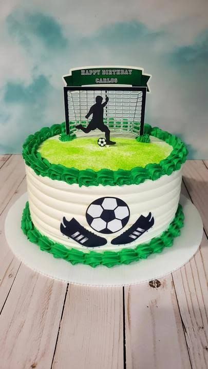 Soccer Cake Ideas For Boys, Ronaldo Cake, Football Cake Design, Ronaldo Birthday, Pastel Bob, Doll Cake Designs, Football Cake Toppers, Football Birthday Cake, 12th Birthday Cake