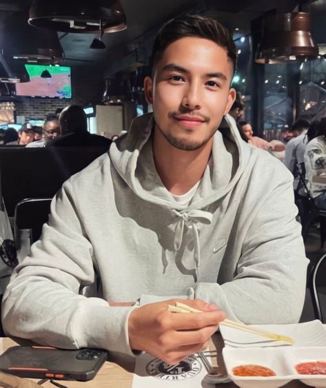 orlando Kim Youngwoo, Asian Haircuts, Asian Men Short Hairstyle, Tony Labrusca, Men Facial, Male Aesthetic, Gold And Black Background, Asian Haircut, Mens Facial Hair Styles