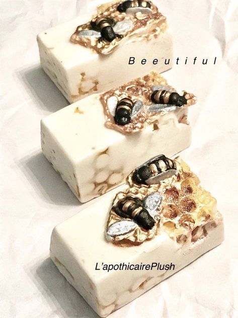 Bee Soap, Soap Party Favors, Soap Queen, Soap Inspiration, Fancy Soap, Floral Soap, Pretty Soap, Sugar Scrub Recipe, Soap Gift Set