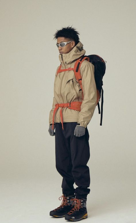 Hiking Style Mens, Mountaineering Outfit, Goretex Outfit, Hiking Outfit Men, Trekking Outfit, Climbing Outfits, Hiking Fashion, Woven Jacket, Outdoor Fashion