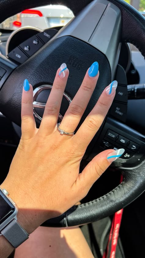 Preppy Nails For The Beach, Mail Ideas For Short Nails, Short Beach Nail Ideas, Cute Dipped Nails, Turquoise And Orange Nails, Simple Beachy Nails, Blue Summer Nails Designs, Beach Acrylic Nails, Beachy Summer Nails