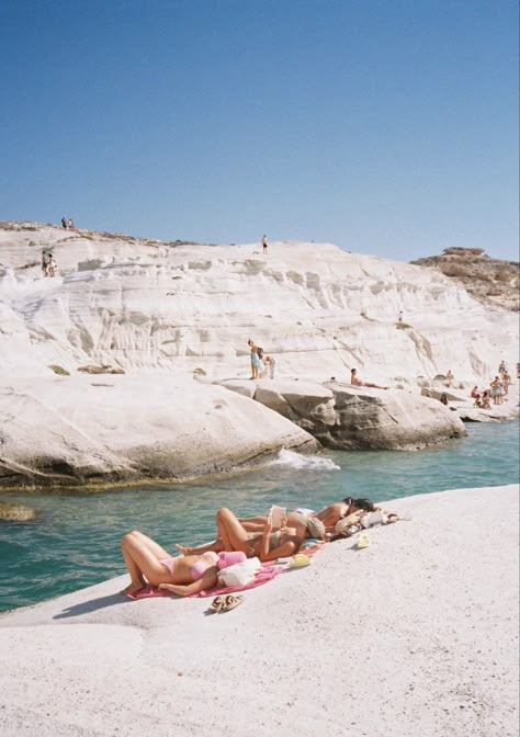 Travel inspo, greece, santorini, vacation Inso, 35mm film Milos Greece Pictures, Greece Family Photos, Greece Film Photography, Greece Photo Inspiration, Santorini Picture Ideas, Europe On Film, Greece On Film, Greece Inspo Pics, Greece Picture Ideas