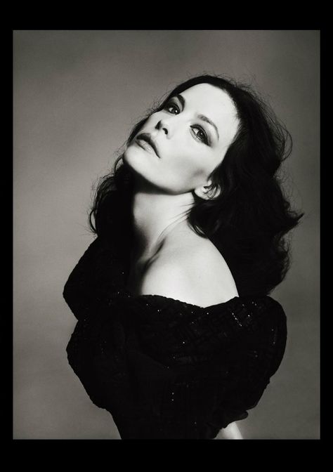 Liv Tyler by Mariano Vivanco for L'Express Styles Mariano Vivanco, Bebe Buell, Fashion Style Photography, Steven Tyler, Liv Tyler, Celebrity Portraits, Side Profile, Black And White Photography, Looking Up