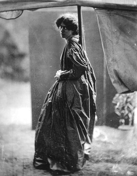 John R. Parsons with Dante Gabriel Rossetti, photograph of Jane Morris, 1865. From a series of photographic studies of Jane. Elizabeth Siddal, Jane Morris, Gabriel Rossetti, Julia Margaret Cameron, Pre Raphaelite Brotherhood, Pre Raphaelite Art, Edward Burne Jones, Dante Gabriel Rossetti, John Everett Millais