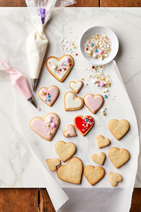 9 Sweet Valentine’s Day Traditions to Start with Your Mom This Year Heart Shaped Sugar Cookies, Cookie Glaze, Lemon Pudding Cake, Mothers Day Desserts, Heart Shaped Food, Shaped Cake Pans, Treats To Make, Swirl Brownies, Dark Chocolate Brownies