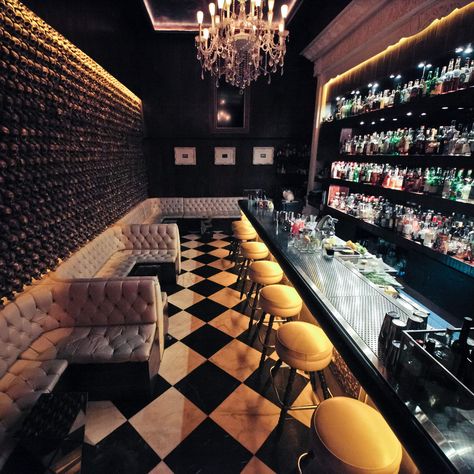 How to get into the 14 best speakeasies in America (Can't forget about the Safe House in Milwaukee!) Speakeasy Decor, Speakeasy Bar, Martini Bar, Jazz Bar, Bar Interior Design, Luxury Bar, Home Bar Designs, Lounge Bar, Bar Interior