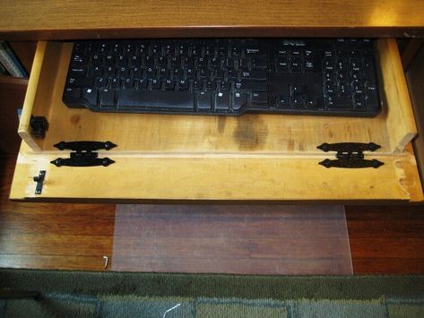 9 Homemade Keyboard Trays You Can Build Easily Computer Drawer, Diy Keyboard, Drop Down Desk, Keyboard Drawer, Office Organizing, Building Things, Diy Storage Rack, Old Drawers, Old Desks