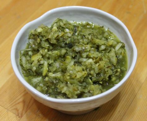 This is the relish that I served with the Gravlax that I posted about earlier. It is very simple to make, and contains lots of gut-friendly probiotics.  It has a pleasant tangy, slightly sour flavo... Cucumber Relish Recipes, Dill Relish, Cucumber Relish, Aip Meals, Lacto Fermented, Fermented Veggies, Fermented Pickles, Fermentation Recipes, Relish Recipes