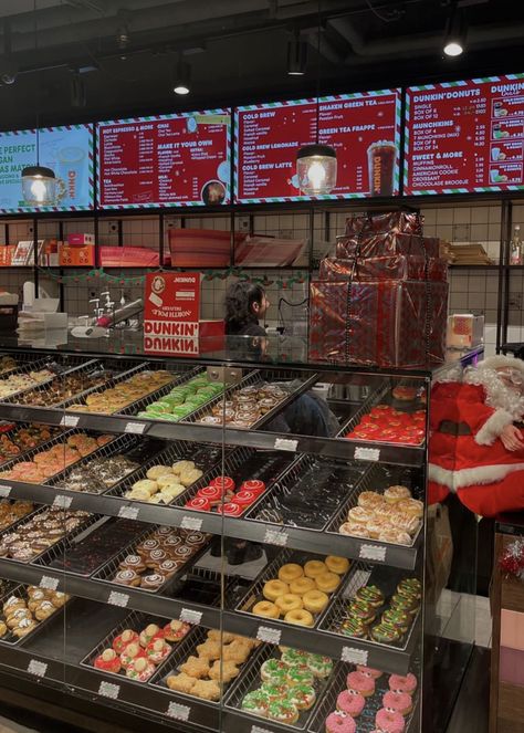 Dunkin Astethic, Christmas Donuts Aesthetic, Dunkin’ Donuts, Dunkin Donuts Aesthetic, Dunkin Aesthetic, Donuts Dunkin, Donuts Aesthetic, Winter Core, Dunkin Donut