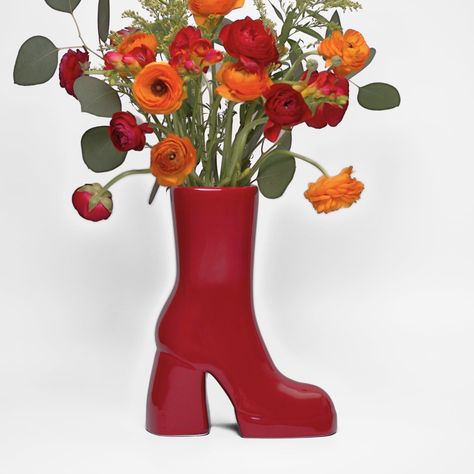 PRICES MAY VARY. A STEP ABOVE ORDINARY: Forget the basic vase tucked away in your cabinet. Our mulit-faceted boot vase can be both maximalist or minimalist based on your style preference. Be bold with a pop of red with our red boot vase for a maximalist approach. It seamlessly blends sculptural sophistication with style and function. The sleek lines and modern silhouette emit a high-fashion essence. AESTHETIC ROOM DECOR: The opportunities are endless, display our boot vase with a flower arrangem Apartment Bedroom Decor Maximalist, Red Themed Living Room, Apartment Decor Maximalist, Color Pop Decor, Simple Maximalist Decor, Funky Apartment Aesthetic, Retro Maximalist Decor, Maximalist Kitchen Decor, Funky Office Decor