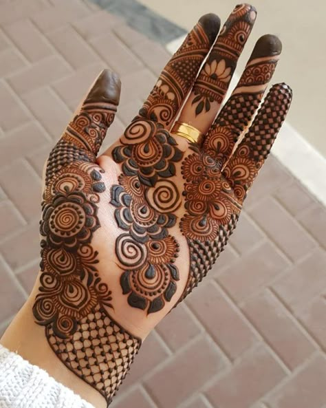 Beautiful Simple Mehndi Design, Short Mehndi Design, Simple Mehendi Designs, Mehndi Designs For Kids, Very Simple Mehndi Designs, Simple Mehndi Designs Fingers, Stylish Mehndi Designs, Mehndi Designs Front Hand, Circle Mehndi Designs