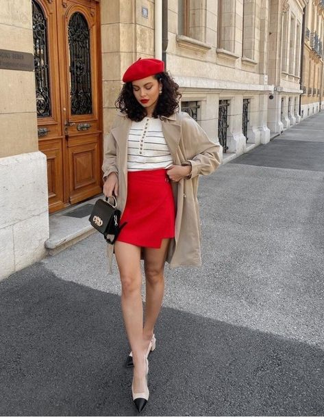 Red Mini Skirt Outfit, Beret Outfits, Beret Outfit, Looks Pinterest, Moda Paris, Miniskirt Outfits, Red Skirt, Classy Work Outfits, Red Outfit