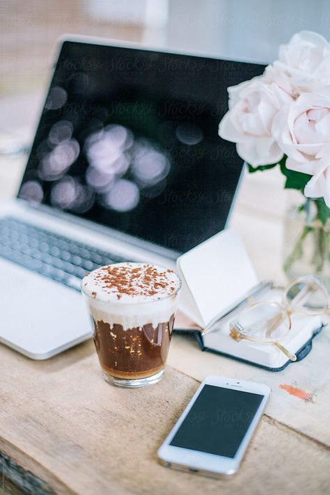 Laptop Photography, Working Desk, Branding Photoshoot Inspiration, Photo Frame Design, Coffee Photography, Internet Business, Work Desk, Coffee And Books, Branding Photoshoot