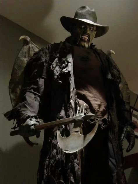 Jeepers Creepers Creeper Costume, Horror Photos, Horror Villains, The Creeper, Horror Artwork, Jeepers Creepers, Horror Icons, Horror Show, Horror Characters