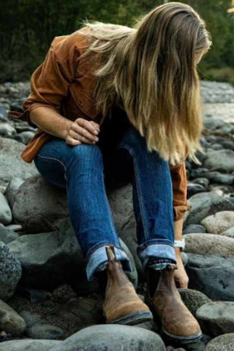 Blundstones And Jeans, Blundstone Women Outfit Jeans, Styling Blundstone Boots Women, Blundstone Styling, Outfits With Blundstones, Outfits With Blundstone Boots, Womens Blundstone Boots, How To Style Blundstone Boots, Blundstone Boots Outfit