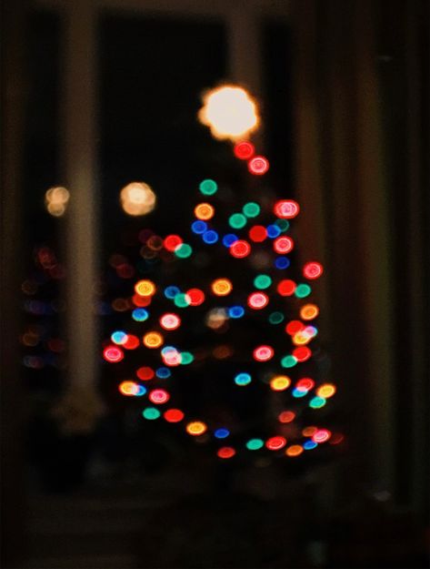 Christmas Lights Astethic, Blurry Christmas Aesthetic, Christmas Light Aesthetic, Blurry Christmas Tree, 80s Christmas Aesthetic, Christmas Lights At Night, Christmas Lights Aesthetic, Cottage Core Christmas, Winter Solstice Celebration