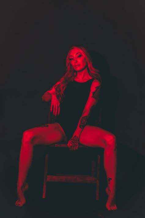 Blonde woman with tattoos in red and black photograph with black bodysuit. Boudoir posing with high contrast. Gel Photography, Neon Photoshoot, Boudiour Poses, Headshots Portraits, Bouidor Photography, Photography Posing Guide, Photography Poses Women, High Contrast, Photoshoot Inspiration