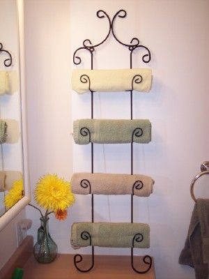 Repurposed Plate Rack into a Towel Rack Small Kids Room, Old Plates, Plate Rack, Plate Hangers, Hanger Diy, Cheap Bathrooms, Plate Stand, Towel Racks, Crafts Decor