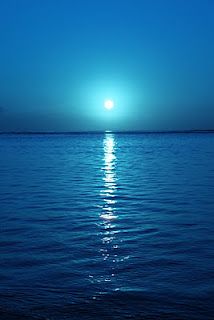 blue Image Zen, Ocean Wallpaper, Beautiful Moon, Honolulu Hawaii, Alam Yang Indah, Blue Skies, Nature Wallpaper, Blue Aesthetic, Beautiful Sunset