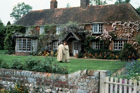 Ottoline Morrell, Howards End, Howard End, Period Films, Country Cottages, Henley On Thames, Emma Thompson, Manor Houses, English Country House