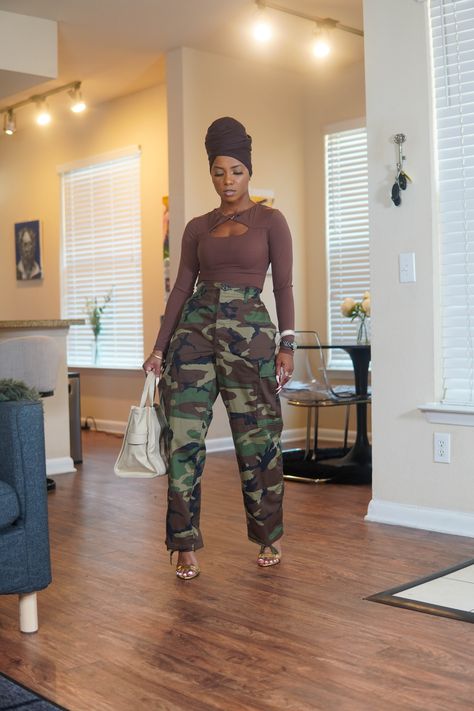 Army Pants Outfit, Cargos Outfit, Ross Dress For Less, Female References, Amazon Bag, Ross Dresses, Camouflage Fashion, Cargo Outfit, Brunch Outfits