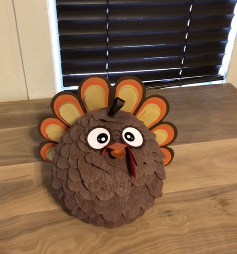 Turkey Pinata Diy, Turkey Pinata, Thanksgiving Pinata, Paper Mache Art Projects, Wallpaper Tumblr Lockscreen, Diy Turkey, Handmade Desks, Thanksgiving Parade, Thanksgiving Time