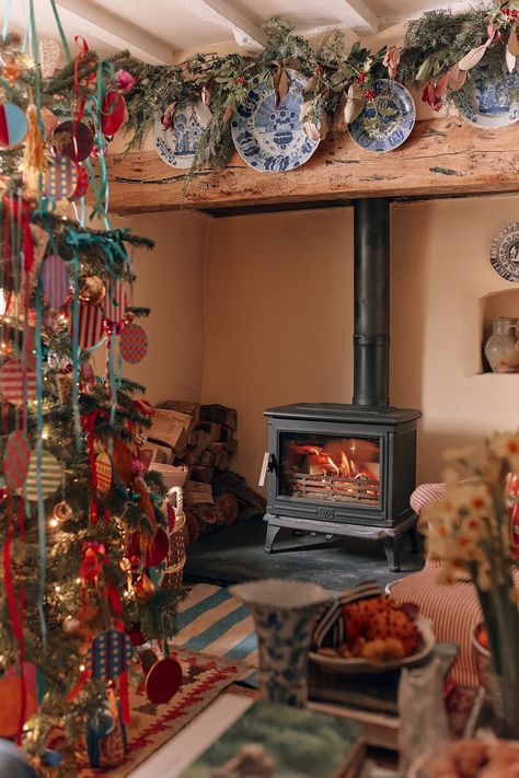 Sean Pritchard's 17th-century cottage decorated for Christmas | House & Garden Houses Decorated For Christmas, English Cottage Christmas, Bohemian Homes, English Cottage Interiors, English Christmas, Wall Light Shades, Painting Lamp Shades, Inglenook Fireplace, Cosy Living