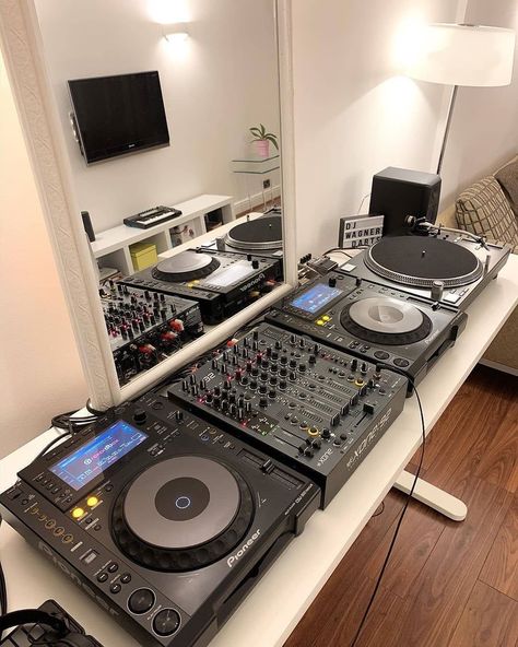 Home Studio Setup Music, Studio Setup Music, Dj Board, Room Vision Board, Turntables Dj, Female Dj, Dj Room, Places Photos, Home Music Rooms