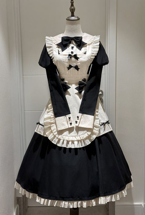 (1) Bookmarks / X Cool Maid Outfit, Maid Aesthetic Victorian, Victorian Maid Aesthetic, Maid Outfit Aesthetic, Long Maid Dress, Lloyd Asplund, Cute Maid Dress, Cute Maid Outfit, Maid Design