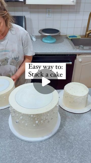 How To Make A Stacked Cake, Tiered Cake Decorating Ideas, Best Cake For Stacking, How To Stack Store Bought Cake, How To Stack A 3 Tier Cake, How To Stack A Wedding Cake, How To Stack Two Tier Cake, Stacking Wedding Cakes, Cake Stacking Tips