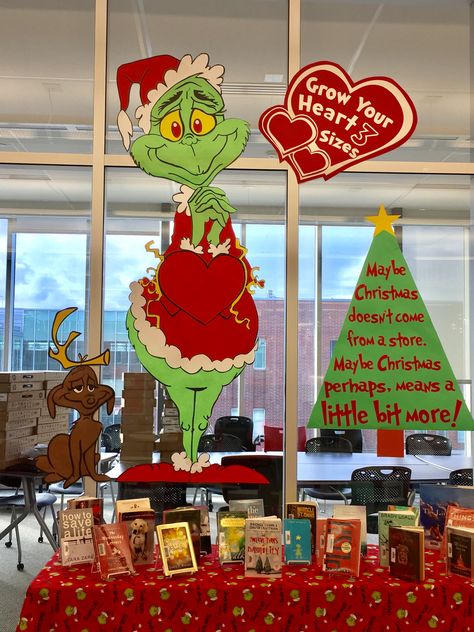 Grinch Library Display, Christmas Library Displays, The Grinch Book, Christmas Library Display, Christmas Library, School Library Displays, High School Library, Library Display, Grinch Christmas Decorations