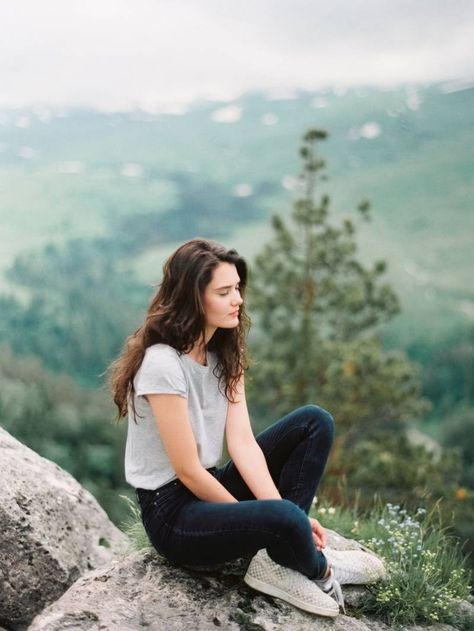 Couples lifestyle shoot in the Caucasus Mountains via Magnolia Rouge Mountain Photoshoot, Caucasus Mountains, Lifestyle Shoot, Hiking Photography, Instagram Ideas Photography, Fashion Photography Poses, Portrait Photography Poses, Photography Poses Women, Trik Fotografi