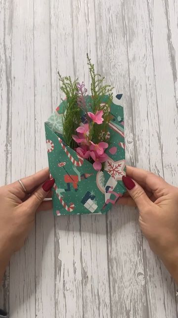 Family Christmas Crafts, Make An Envelope, Christmas Present Wrap, Wrapping Techniques, Ideas Regalos, How To Make An Envelope, How To Wrap, Gifts Wrapping Diy, Gift Envelope