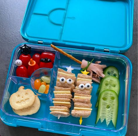 How To Make A Halloween Lunchbox – Teuko Blog Bentgo Kids Lunch Ideas Halloween, Halloween Bento Lunch, Halloween Kid Lunch Ideas, Healthy Bento Box Lunches For Kids, Omie Lunch Box Ideas, Lunch Halloween For Kids, Halloween Lunch Box Ideas, Halloween Lunchbox Ideas, Halloween Kids Lunch