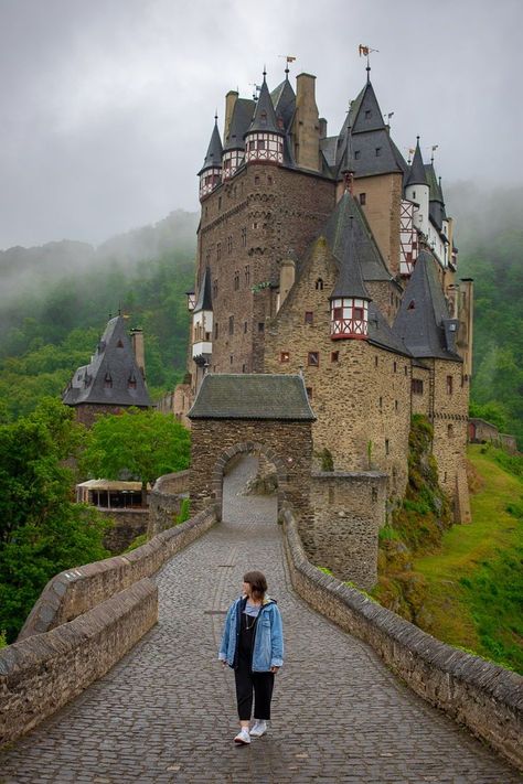 German Places To Visit, Eltz Castle Germany, Germany Places To Visit, Cologne Germany Aesthetic, Norway Castle, Germany Honeymoon, Rosenheim Germany, Koln Germany, Eltz Castle