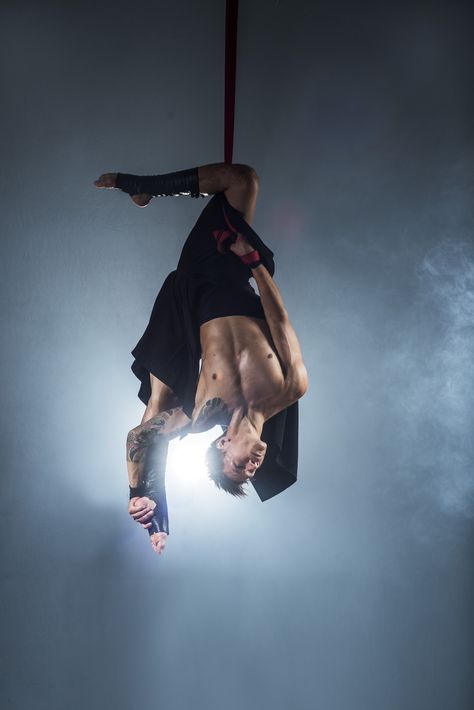 Aerial Silks Male, Male Acrobat Poses, Male Aerialist, Pose Inspo Drawing, Male Acrobat, Super Hero Reference, Aerial Straps, Ribbon Dancer, Hero Reference