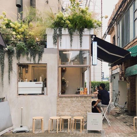 A N I T A on Instagram: “Raw #Coffee Stand, Seoul, South Korea” Cafe Exterior, Mini Cafe, Small Coffee Shop, Cafe Concept, Cafe Shop Design, Coffee Stands, Coffee Places, Coffee Shops Interior, Coffee Store