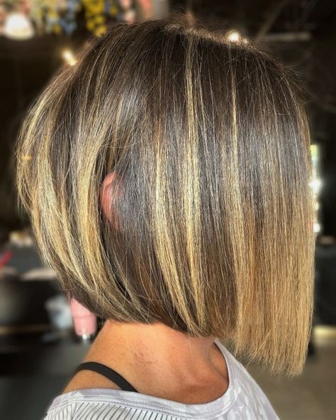 Inverted Lob with Rounded Back Dramatic A Line Bob, Long In Front Short In Back Hair Bob, Reverse Bob Haircut Medium, Medium Inverted Bob Haircuts, Shoulder Length Inverted Bob, Stacked Lob Haircut, Choppy Lob Haircut Mid Length Textured Bob, Mid Length Stacked Bob Haircut, Inverted Lob Haircut