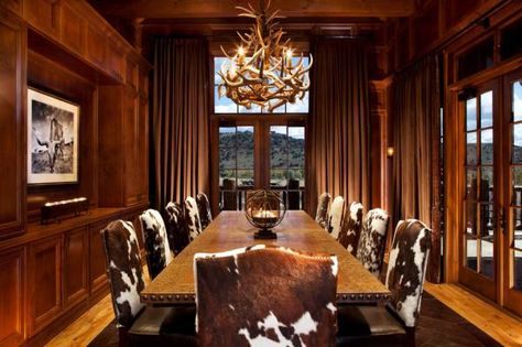 Enchanting Lodge & Spa at Brush Creek Ranch Saratoga Wyoming, Western Lodge, Ranch House Decor, Lodge Look, Minimalist Home Interior, Western Homes, Western Home Decor, Ranch House, Room Table