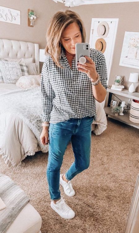 Casual Jewelry Ideas, Everyday Fall Outfits Comfy, Spring Casual Outfits Women Over 40 Mom Style, Jeans And Sneakers Outfit Casual, Casual Friday Work Outfits, Jeans And Sneakers Outfit, Friday Outfit For Work, Beverly Ennis Hoyle, Adidas White Sneakers